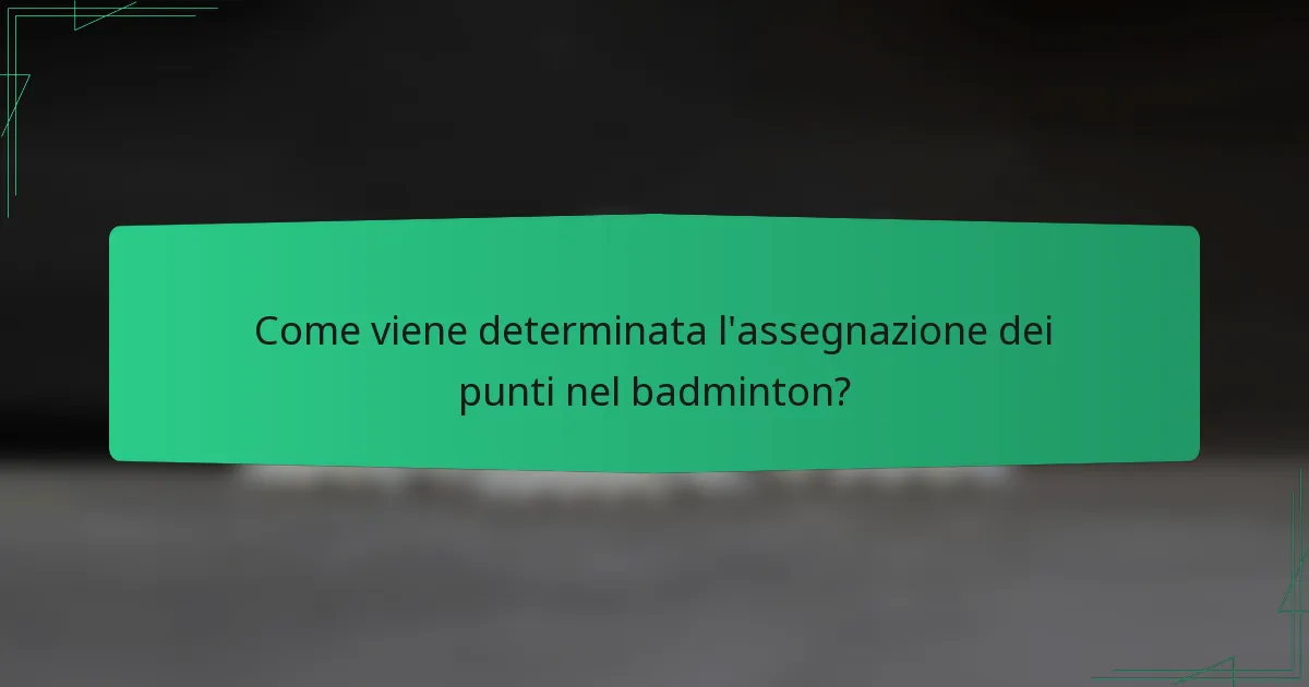Come viene determinata l'assegnazione dei punti nel badminton?